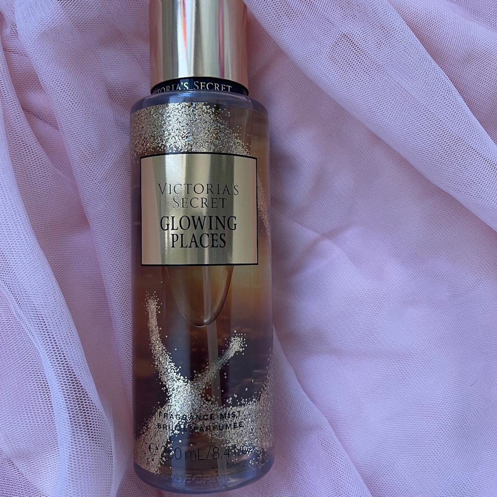 Victoria’s Secret Glowing Places fragrance mist